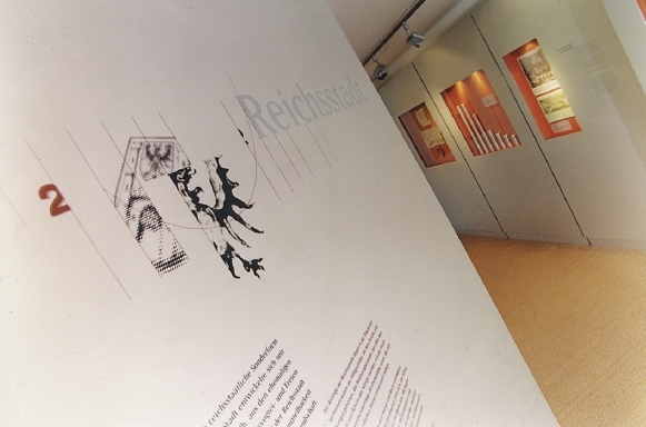 Leitsystem und Ausstellungsinformation